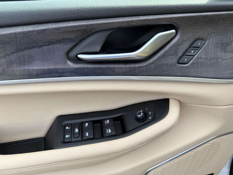 Jeep Grand Cherokee 4xe Vehicle Image 27