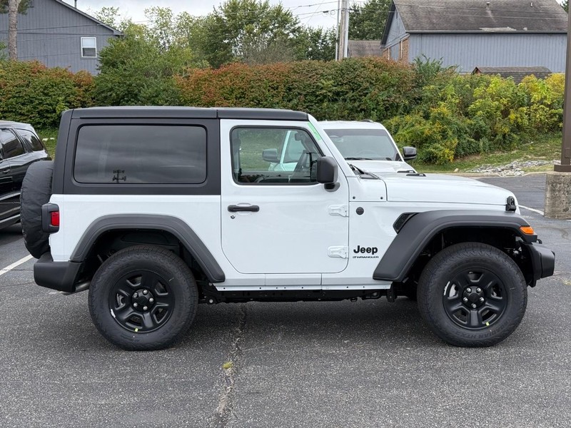 Jeep Wrangler Vehicle Image 02