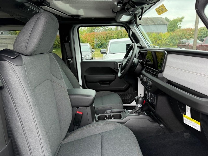 Jeep Wrangler Vehicle Image 04