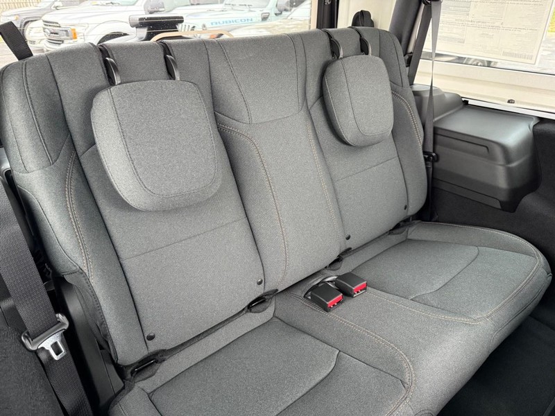 Jeep Wrangler Vehicle Image 05