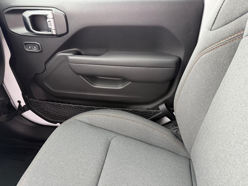 Jeep Wrangler Vehicle Image 14