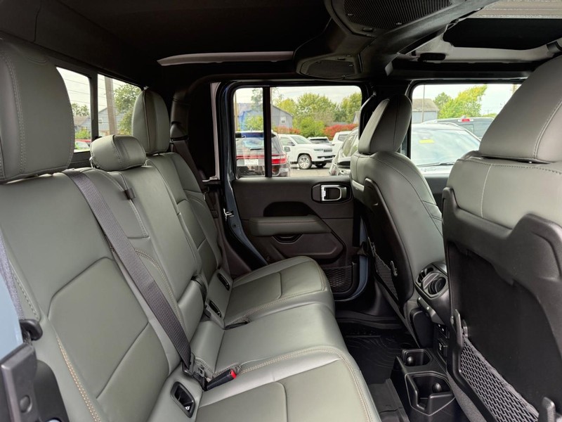 Jeep Gladiator Vehicle Image 04