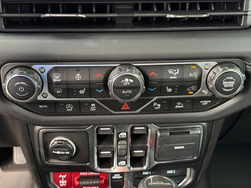 Jeep Gladiator Vehicle Image 13