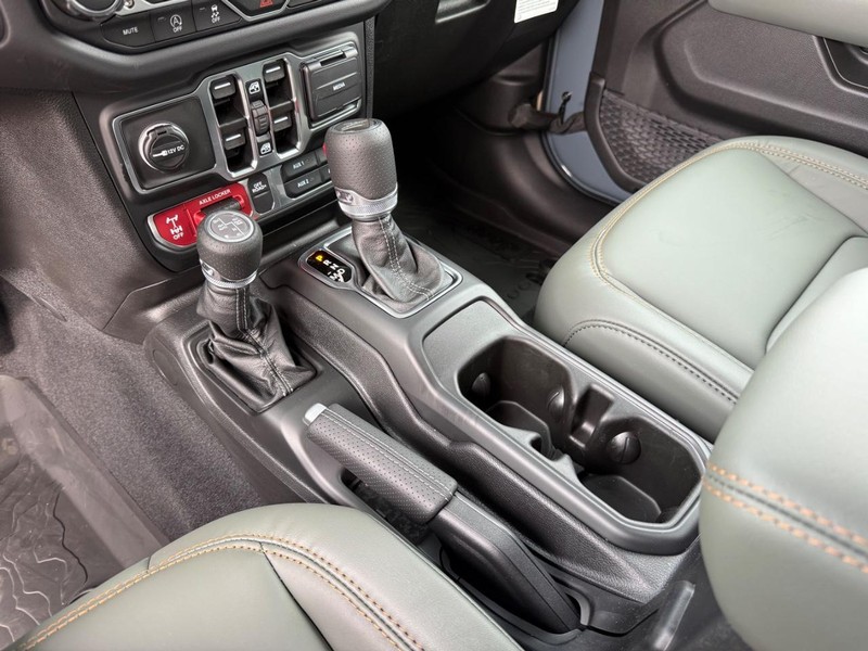 Jeep Gladiator Vehicle Image 14