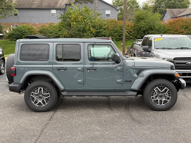 Jeep Wrangler Vehicle Image 02