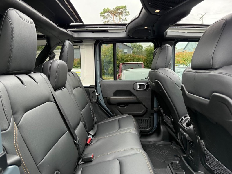 Jeep Wrangler Vehicle Image 04