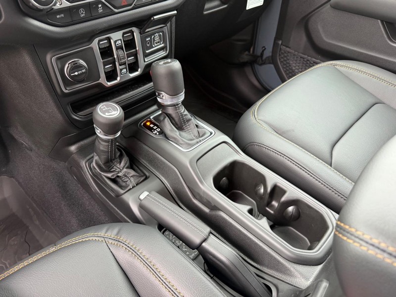 Jeep Wrangler Vehicle Image 15