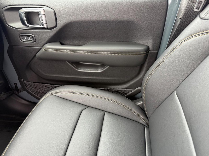 Jeep Wrangler Vehicle Image 16