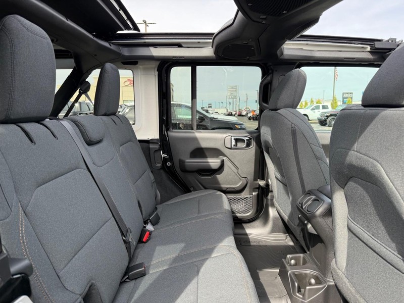 Jeep Wrangler Vehicle Image 04