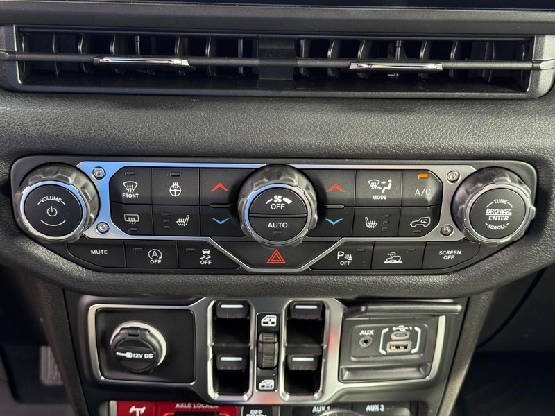 Jeep Wrangler Vehicle Image 14