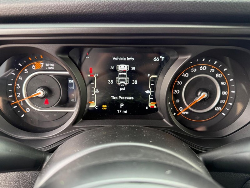 Jeep Wrangler Vehicle Image 18