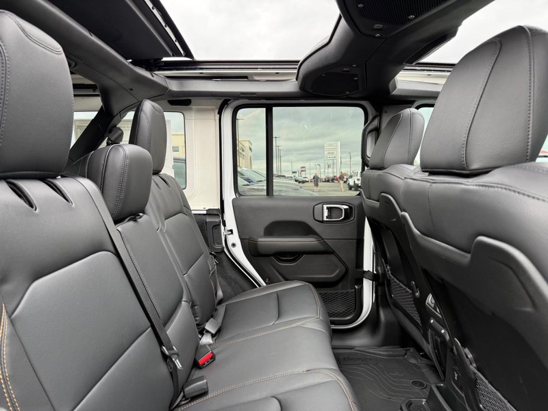 Jeep Wrangler Vehicle Image 04