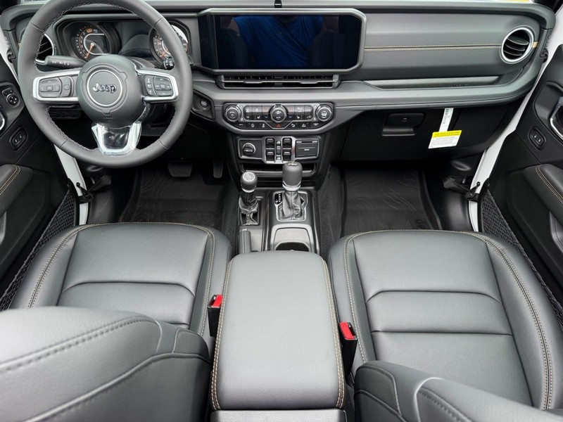 Jeep Wrangler Vehicle Image 06