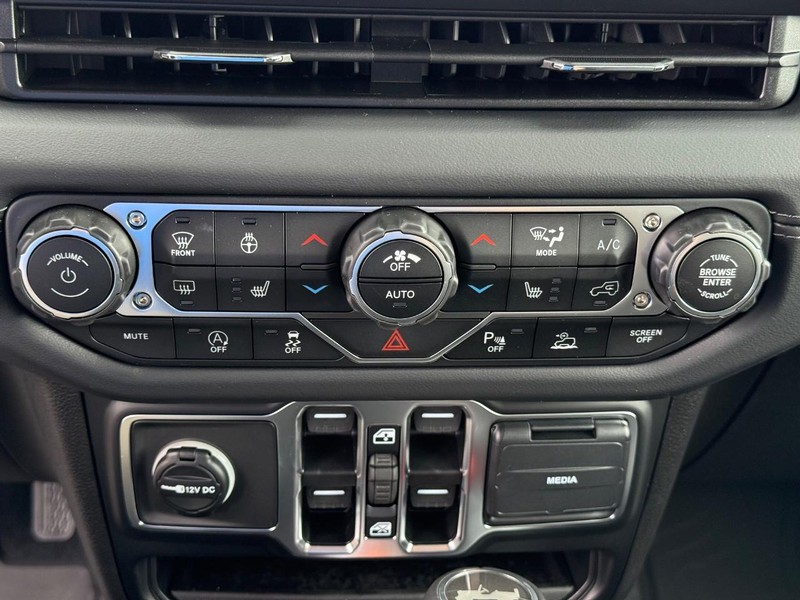 Jeep Wrangler Vehicle Image 14