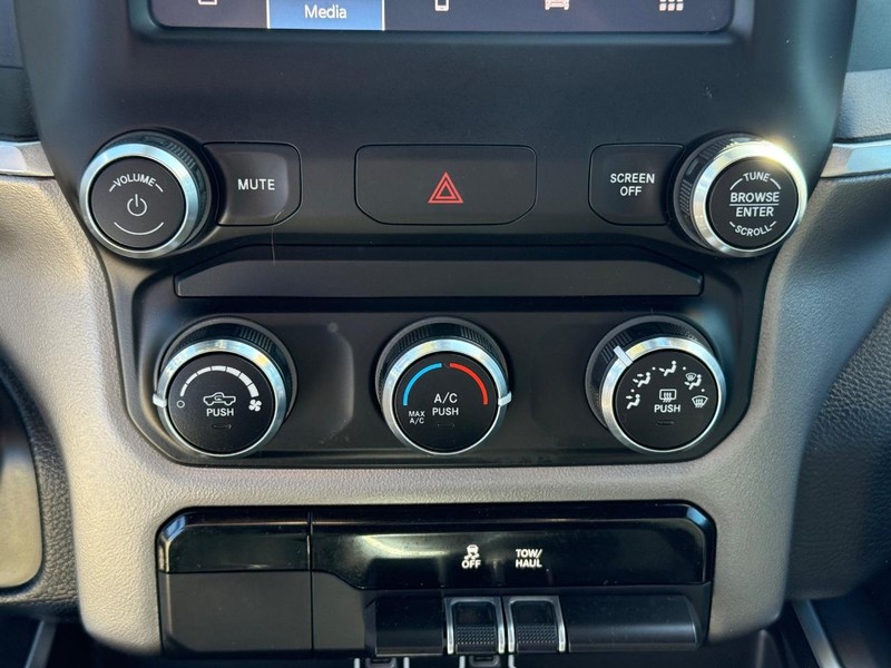 Ram 1500 Vehicle Image 18