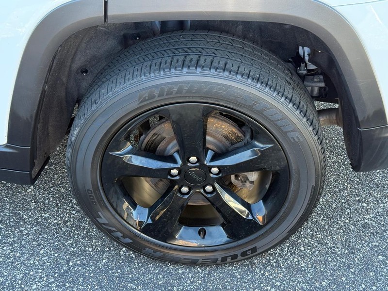 Jeep Grand Cherokee L Vehicle Image 06