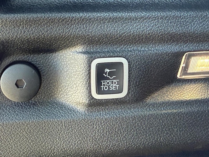 Jeep Grand Cherokee L Vehicle Image 08