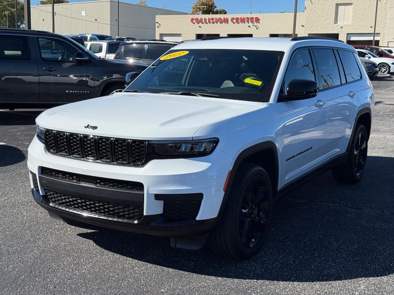 Jeep Grand Cherokee L Vehicle Image 09