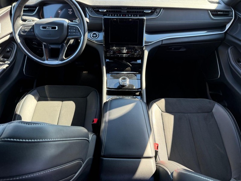 Jeep Grand Cherokee L Vehicle Image 13