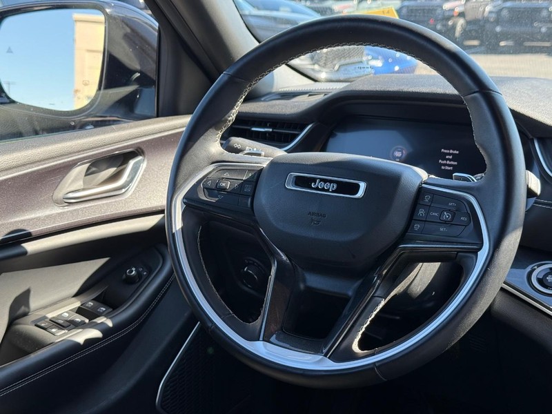 Jeep Grand Cherokee L Vehicle Image 14