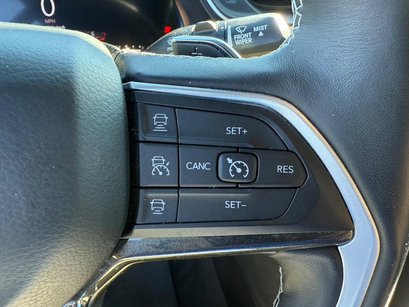 Jeep Grand Cherokee L Vehicle Image 16