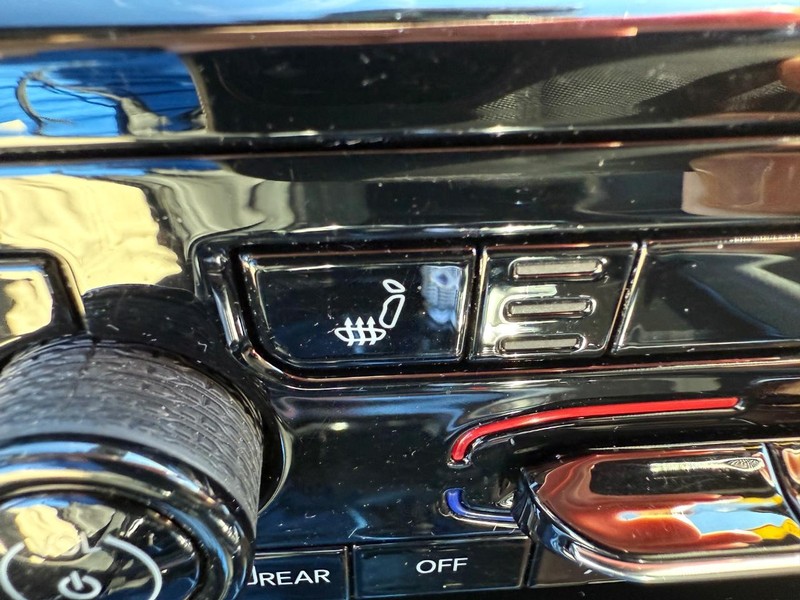 Jeep Grand Cherokee L Vehicle Image 18