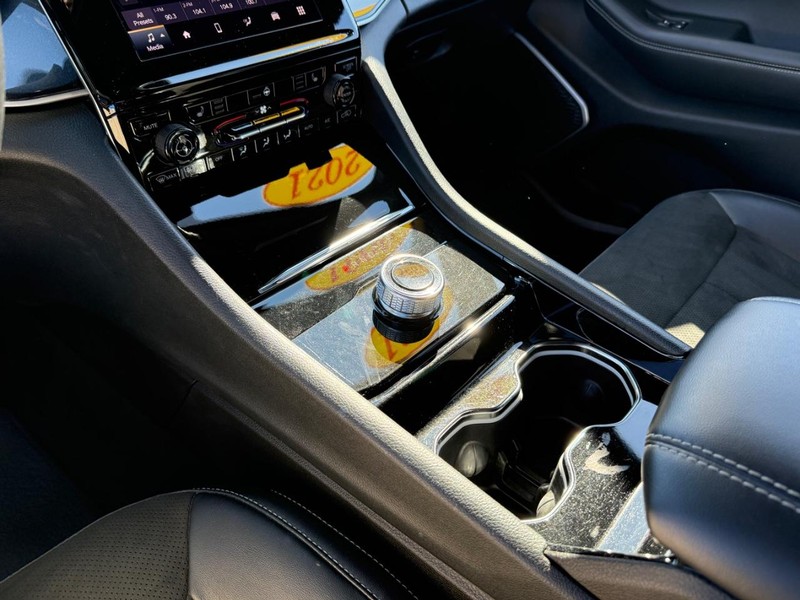 Jeep Grand Cherokee L Vehicle Image 22