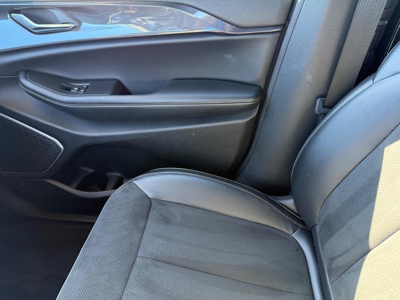 Jeep Grand Cherokee L Vehicle Image 23