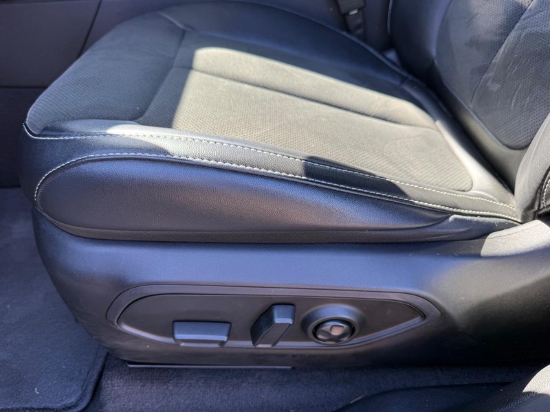 Jeep Grand Cherokee L Vehicle Image 27