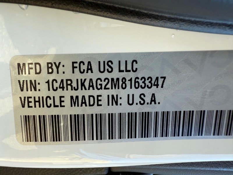 Jeep Grand Cherokee L Vehicle Image 28