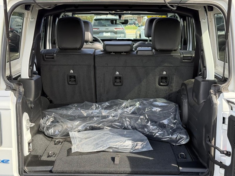 Jeep Wrangler 4xe Vehicle Image 07