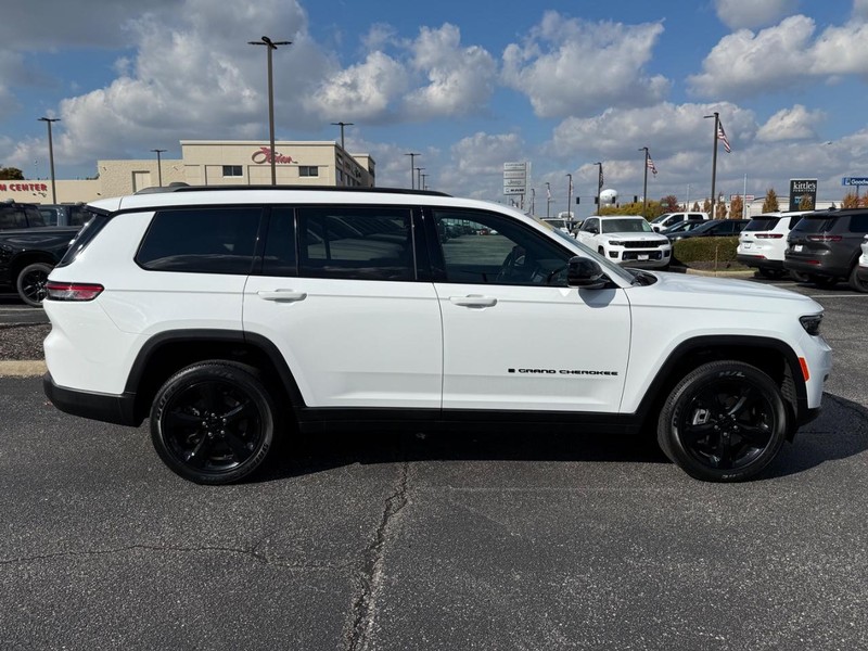 Jeep Grand Cherokee L Vehicle Image 02