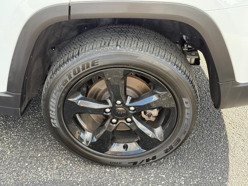 Jeep Grand Cherokee L Vehicle Image 06