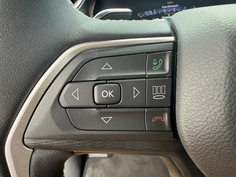 Jeep Grand Cherokee L Vehicle Image 16