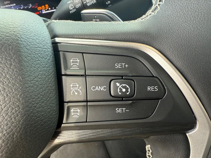 Jeep Grand Cherokee L Vehicle Image 17