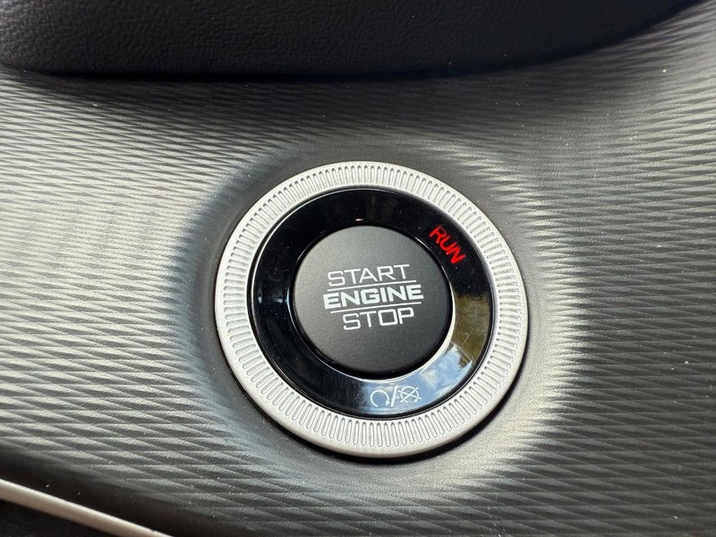 Jeep Grand Cherokee L Vehicle Image 18