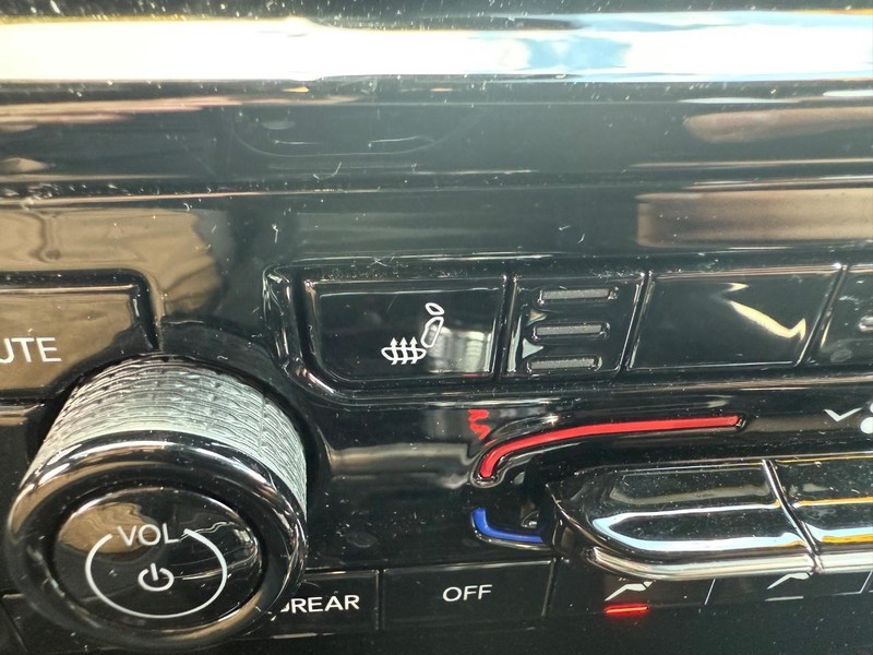 Jeep Grand Cherokee L Vehicle Image 19