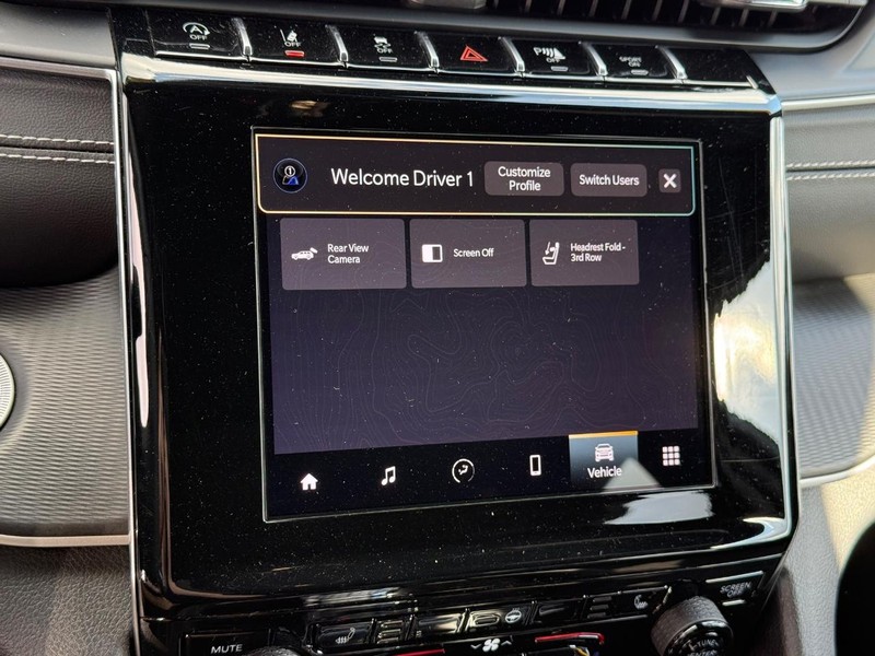 Jeep Grand Cherokee L Vehicle Image 20