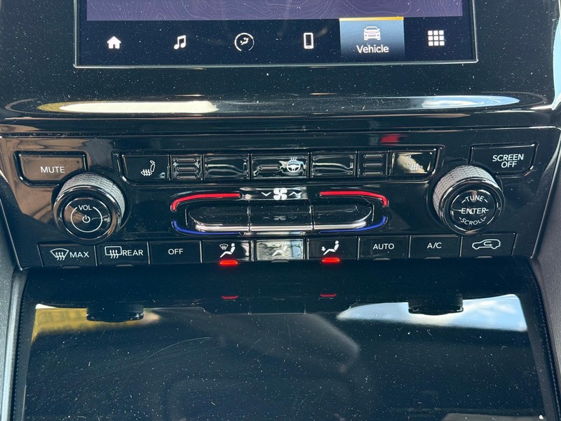 Jeep Grand Cherokee L Vehicle Image 22