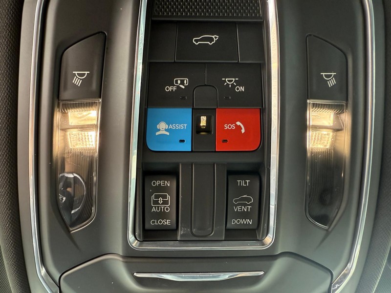 Jeep Grand Cherokee L Vehicle Image 25