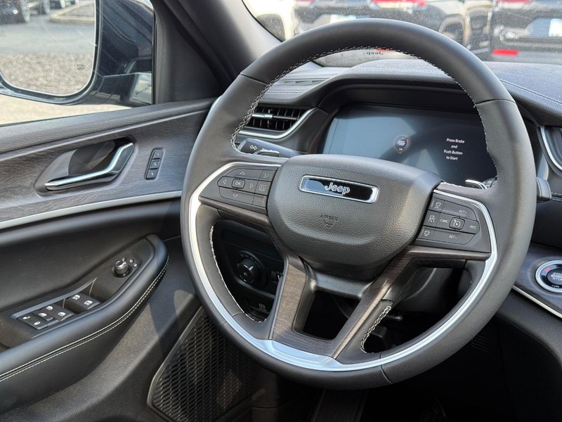 Jeep Grand Cherokee Vehicle Image 07