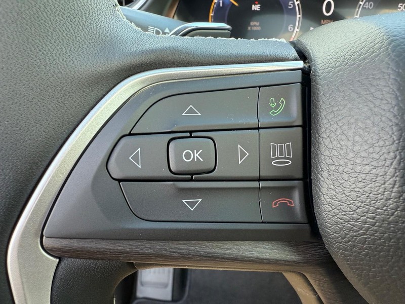 Jeep Grand Cherokee Vehicle Image 08