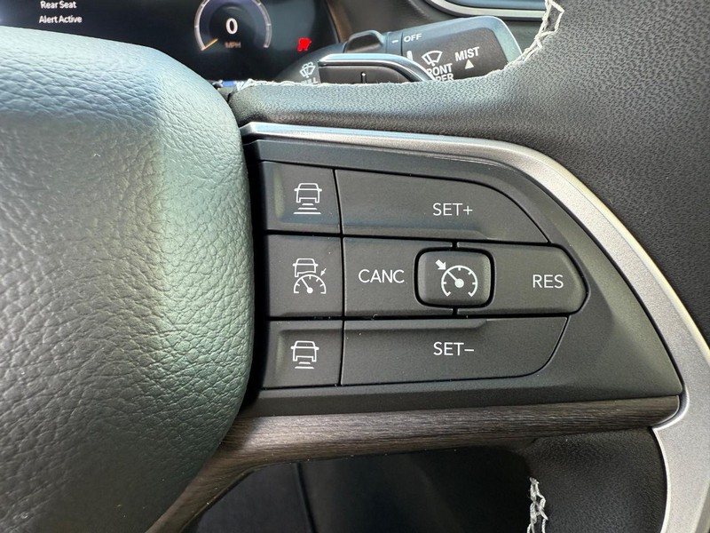 Jeep Grand Cherokee Vehicle Image 09