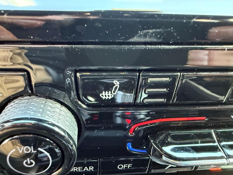 Jeep Grand Cherokee Vehicle Image 11