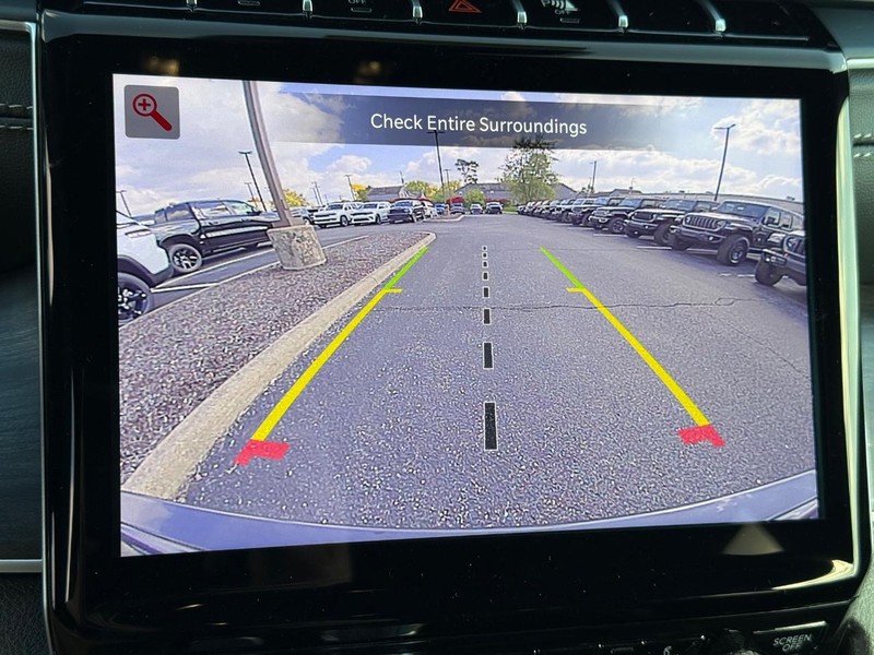 Jeep Grand Cherokee Vehicle Image 13