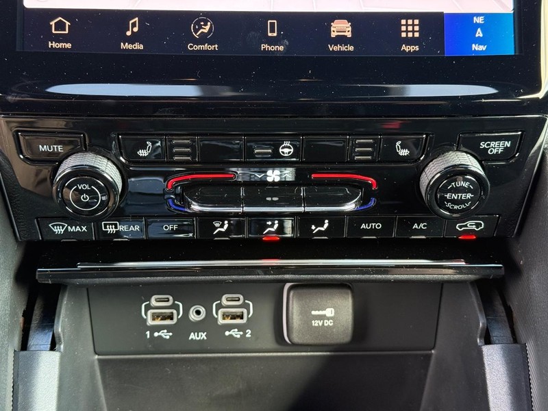 Jeep Grand Cherokee Vehicle Image 14