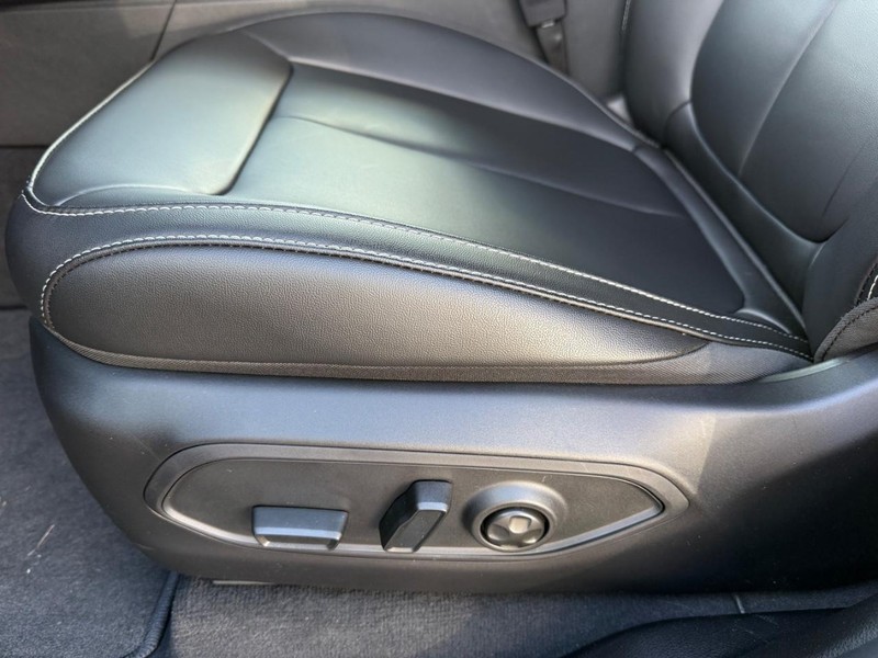 Jeep Grand Cherokee Vehicle Image 21