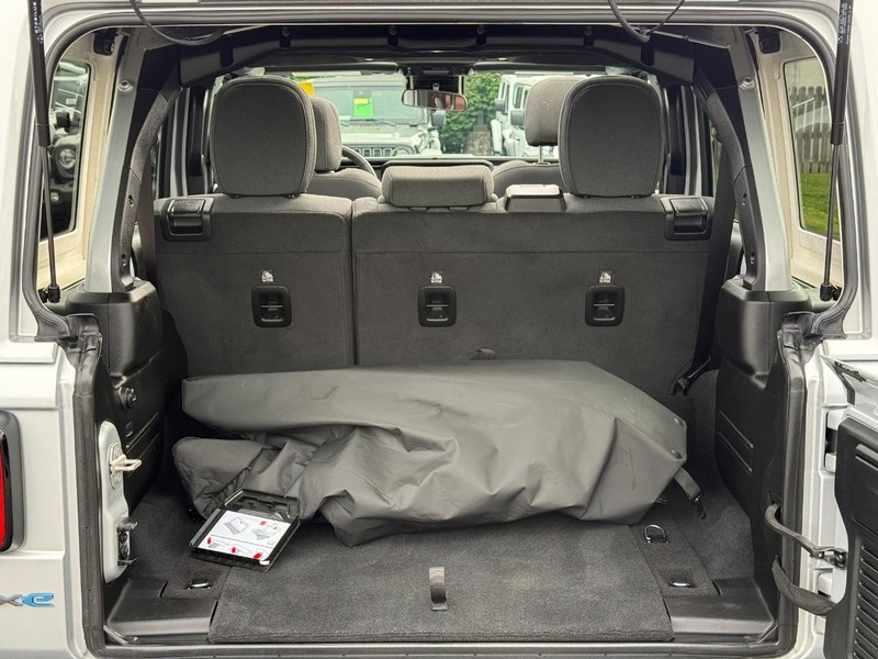 Jeep Wrangler 4xe Vehicle Image 07