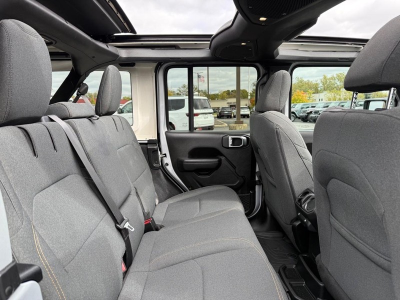 Jeep Wrangler 4xe Vehicle Image 10