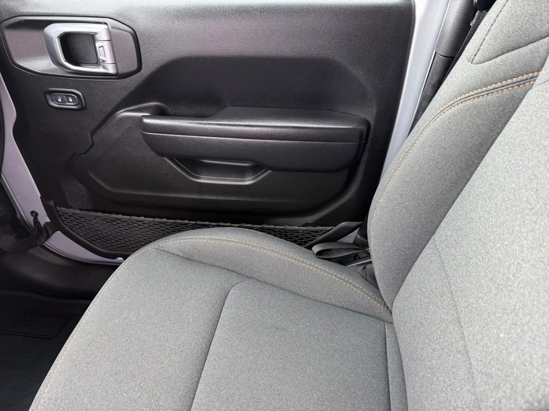 Jeep Wrangler 4xe Vehicle Image 21